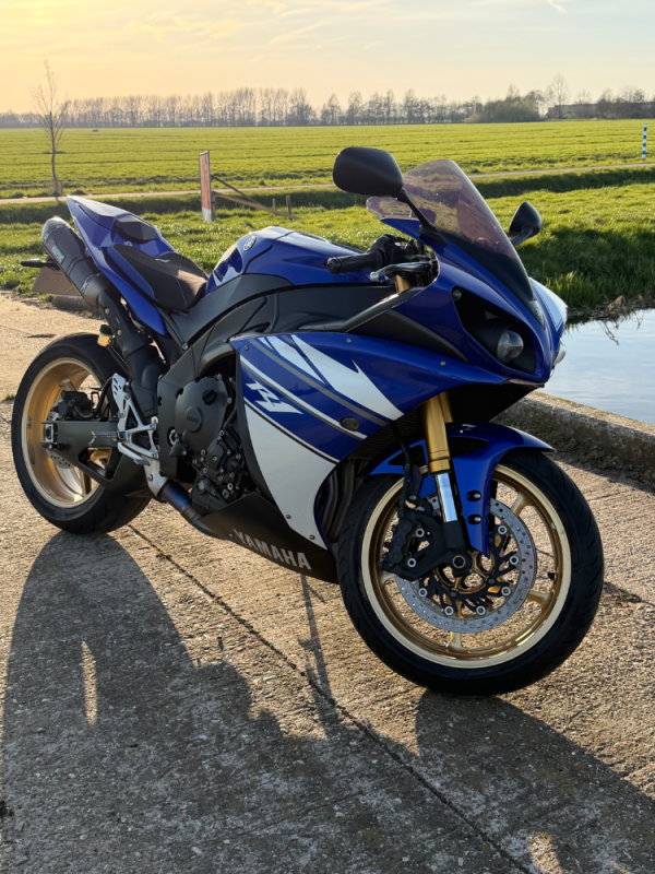 Yamaha R1 bouwjaar 2011. Akrapovic