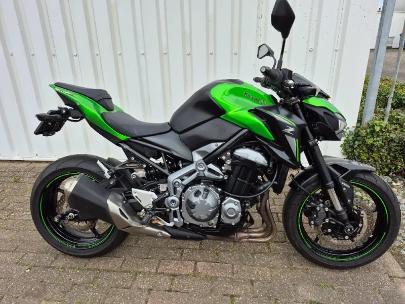Kawasaki Z900 uit 2019, stoere naked bike, weinig Km