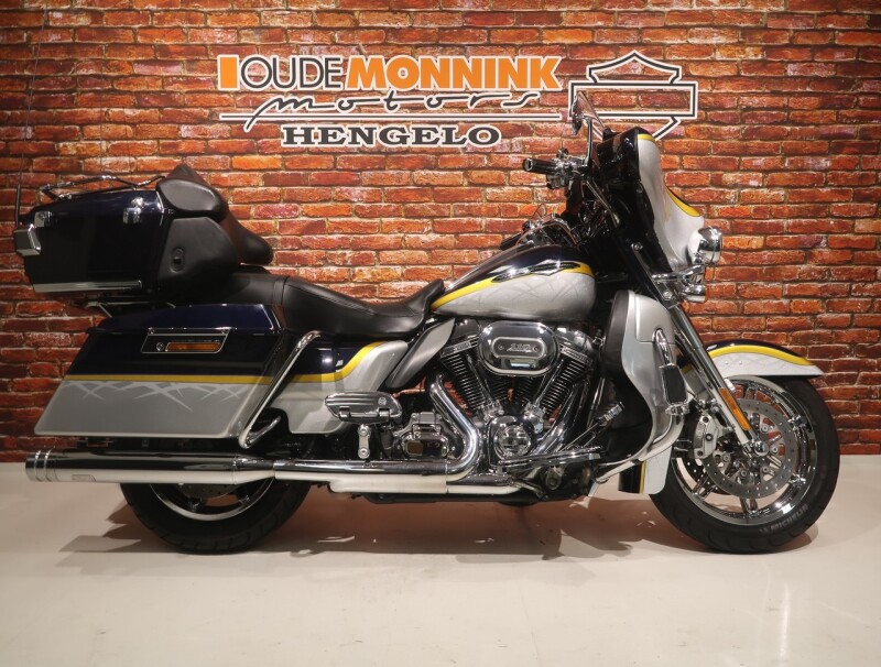 Harley-Davidson FLHTCUSE CVO 1790