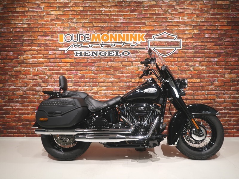 Harley-Davidson FLHCS Heritage Classic 114