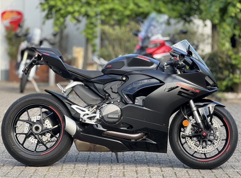 Ducati Panigale V2 Black and Saturn Gray