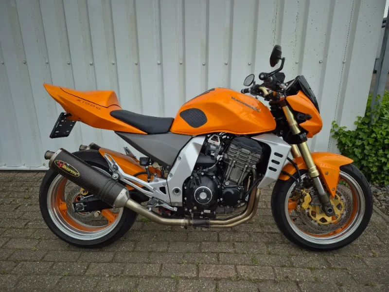 Kawasaki Z1000 met akrapovic, mooie naked bike