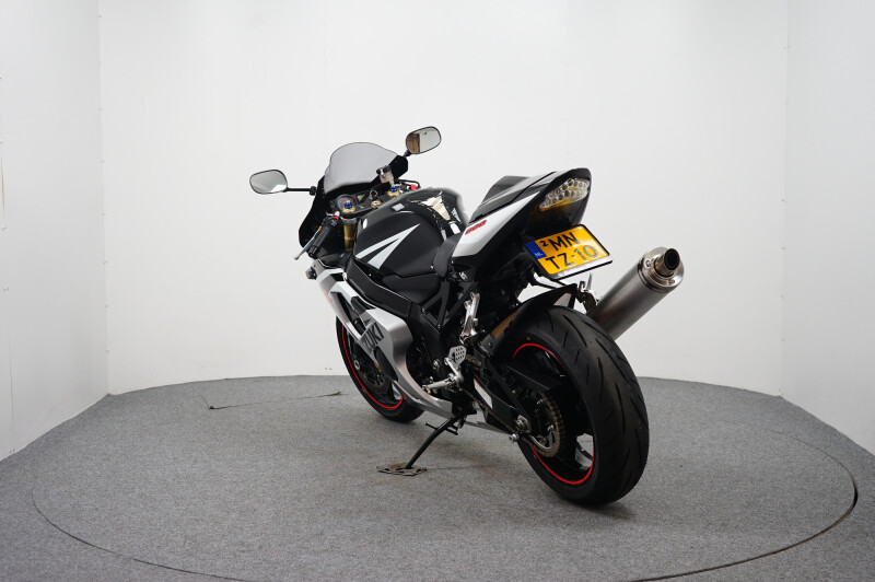 Suzuki GSX-R600 GERESERVEERD YB T/M 19-06 - € 5.299 - foto 6