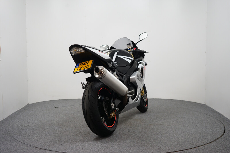 Suzuki GSX-R600 GERESERVEERD YB T/M 19-06 - € 5.299 - foto 7