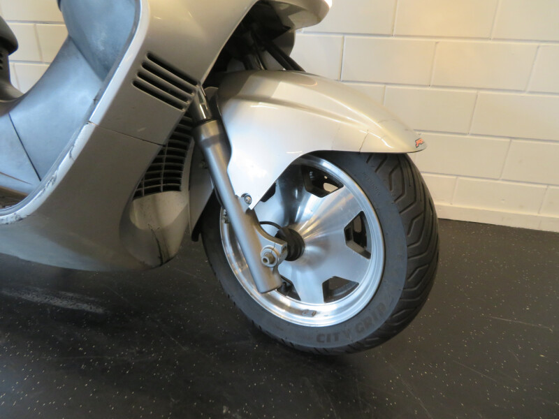 SUZUKI BURGMAN 400 DEGELIJKE SCOOTER!! - € 1.250 - foto 7