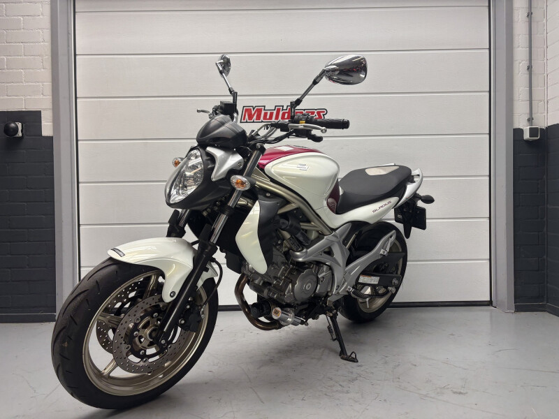 Suzuki GLADIUS