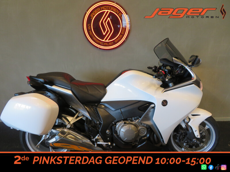 HONDA VFR 1200 F KOFFERS TOPSTAAT!