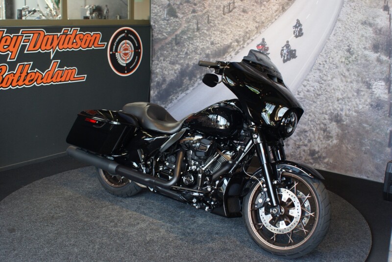 Harley-Davidson FLHXST STREET GLIDE ST