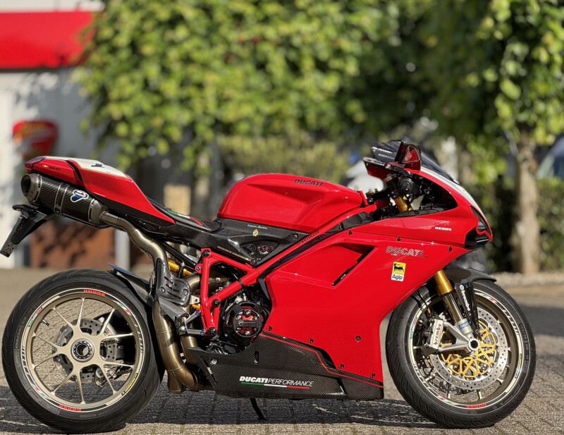 Ducati 848