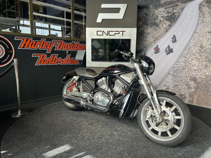 Harley-Davidson VRSCR STREET ROD