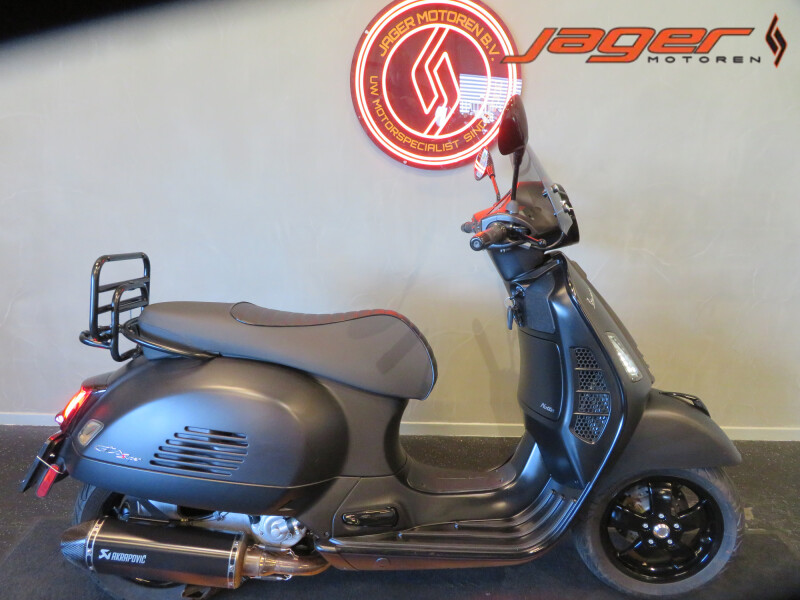 PIAGGIO VESPA GTS 300 AKRA