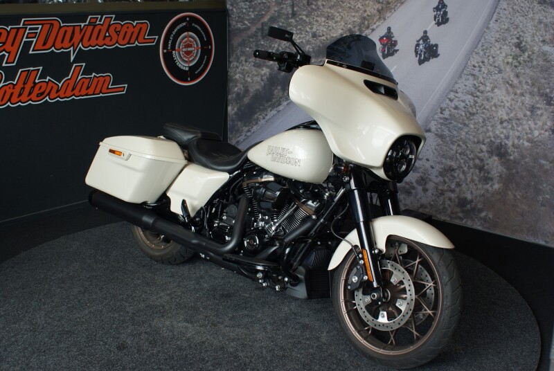 Harley-Davidson FLHXST STREET GLIDE ST