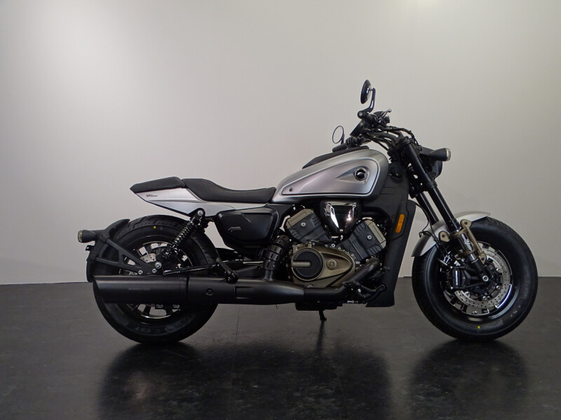 Qjmotor SRV 600 V4