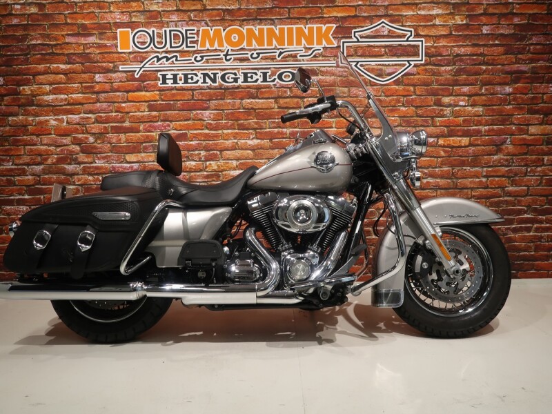 Harley-Davidson FLHRC Road King Classic 1580