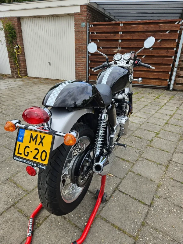 Triumph Thruxton 900 Bonneville caferacer zeer goede staat!
                            - € 4.750 - foto 5