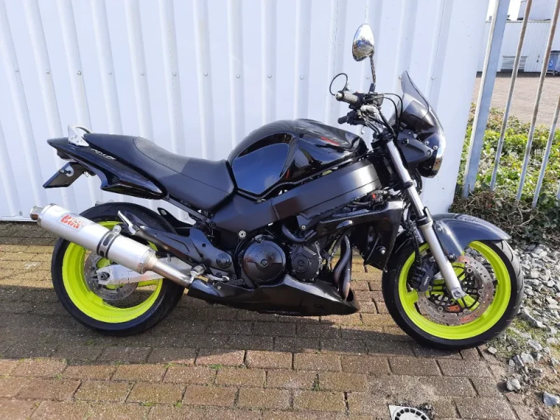 Honda X11 uit 2010, dikke naked bike