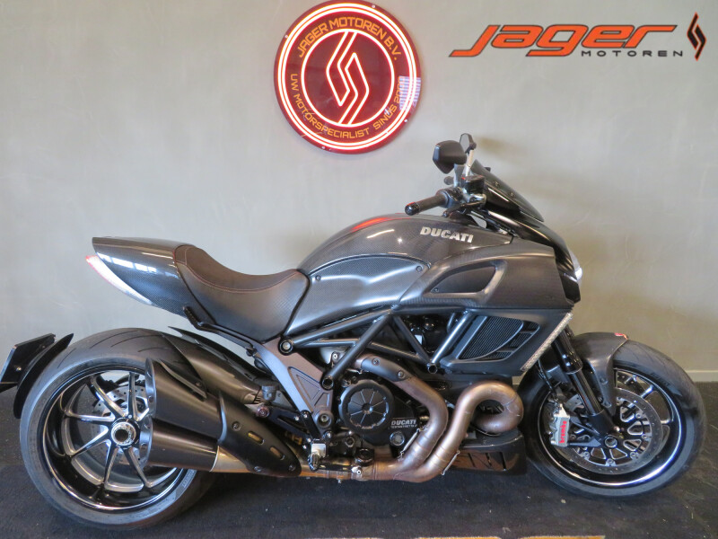 DUCATI DIAVEL CARBON ZELDZAAM FRAAI!