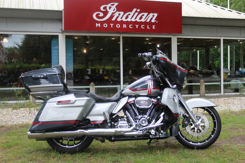 Harley-Davidson Street Glide  FLHXSE Streetglide 117