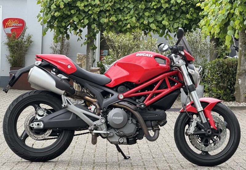 Ducati Monster 696