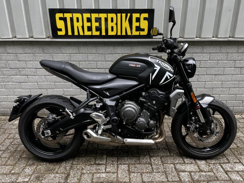 TRIUMPH TRIDENT 660