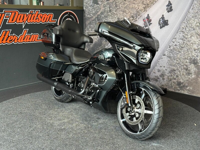 Harley-Davidson FLHXU STREET GLIDE ULTRA Black Trim - Two Tone