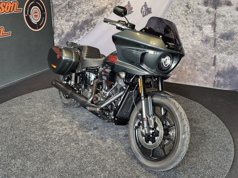 Harley-Davidson FXLRST SOFTAIL LOW RIDER ST