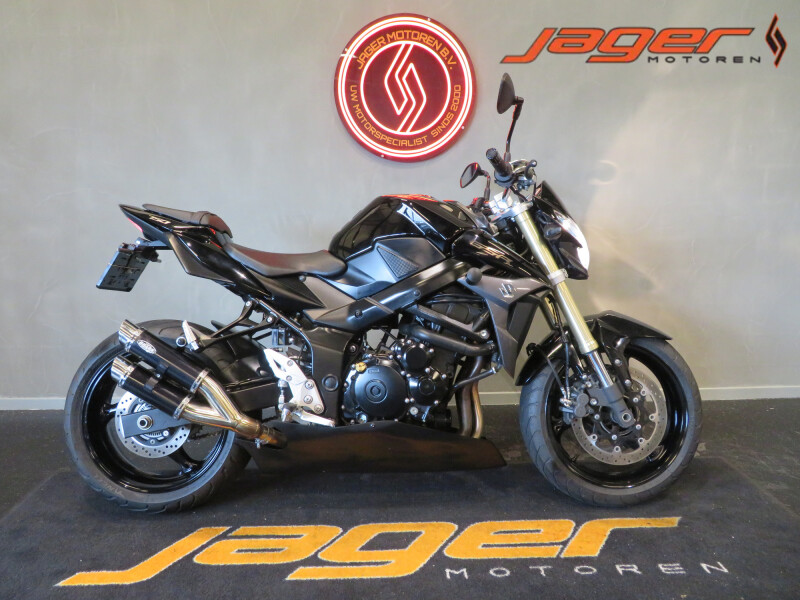 SUZUKI GSR 750 A PERFECT! SHARK