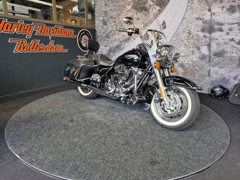 Harley-Davidson FLHRC Road King Classic