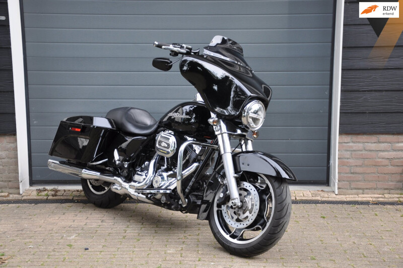 Harley Davidson FLHX Street Glide 103