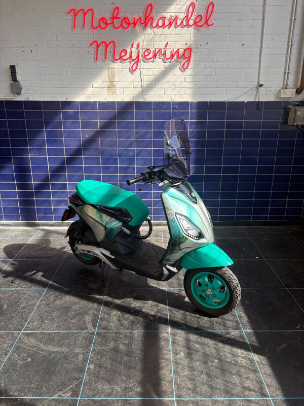 Piaggio Bromscooter One 1 Zip 45KM - 595KM!