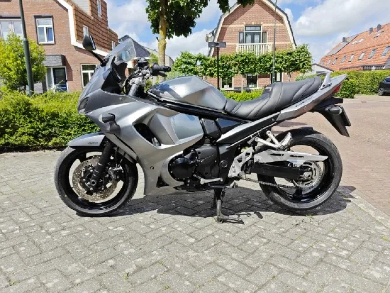 Mooie Grijze Suzuki GSX 1250 FA 2012