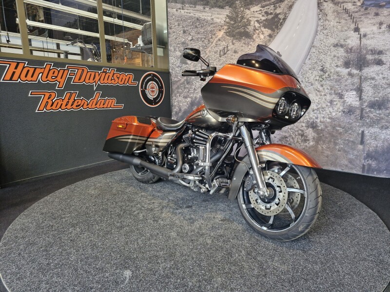 Harley-Davidson FLTRXSE2 Road Glide CVO