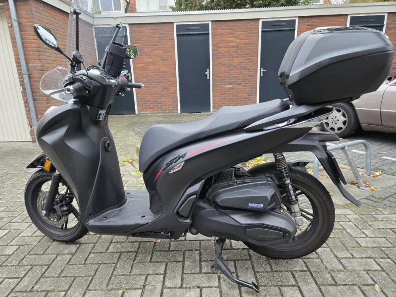 Honda SH350A (2024) | Zwart | Origineel windscherm | Topkoff