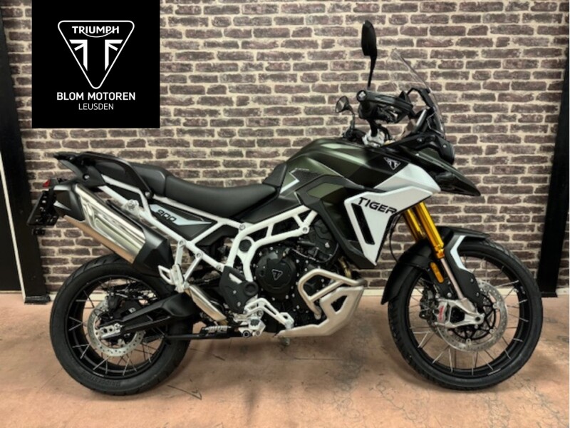 Triumph TIGER 900 RALLY PRO Matt Khaki Green / Matt Phantom Black