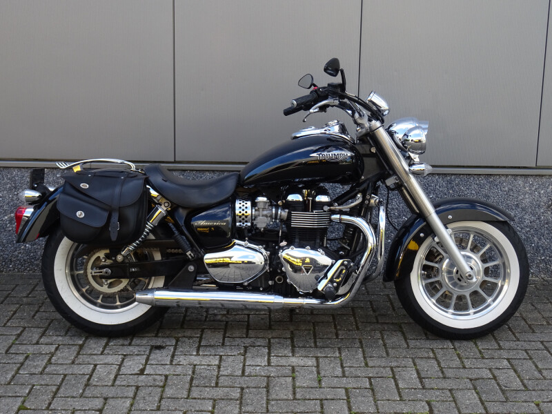 TRIUMPH BONNEVILLE AMERICA