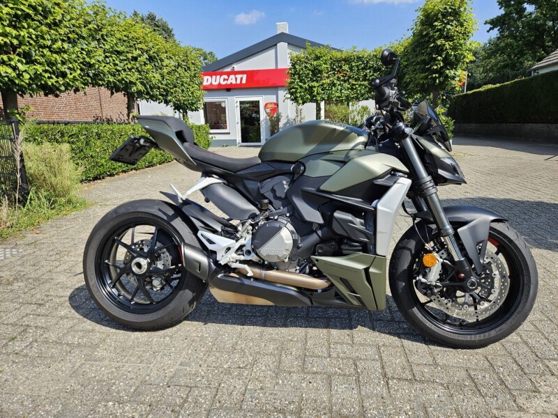 Ducati Streetfighter V2 Storm Green